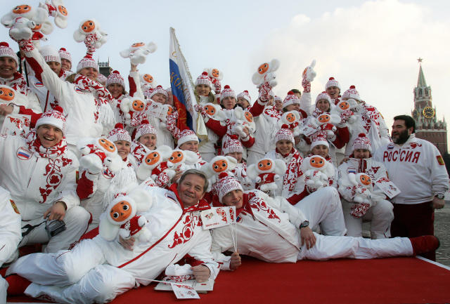 Equipo Olímpico Ruso con Cheburashka como mascota