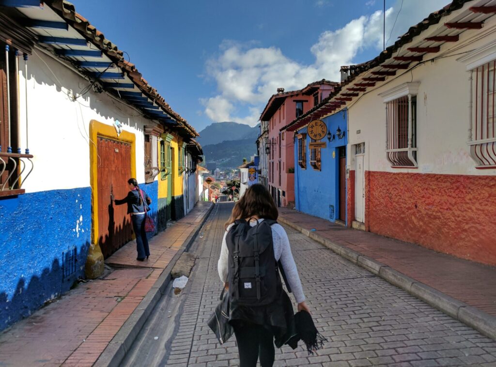 Guía turística rusa-español en Bogotá Colombia.