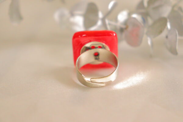 Anillo color rojo