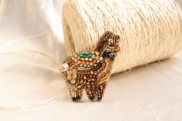 Broche de llama cafe