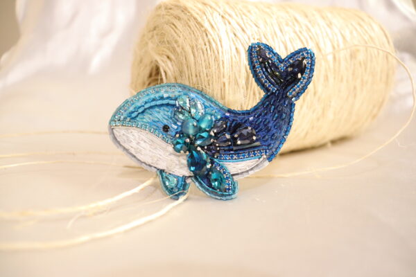 Broche en forma de ballena